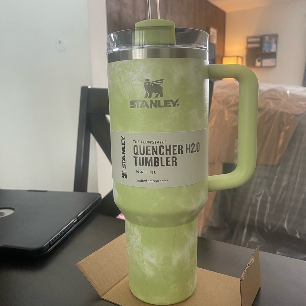 BNWT STANLEY 40oz Tumbler